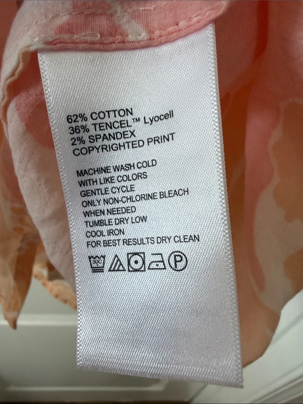 Tommy Bahama Light Weight Coral Tropical Floral Top - Picture 4 of 4